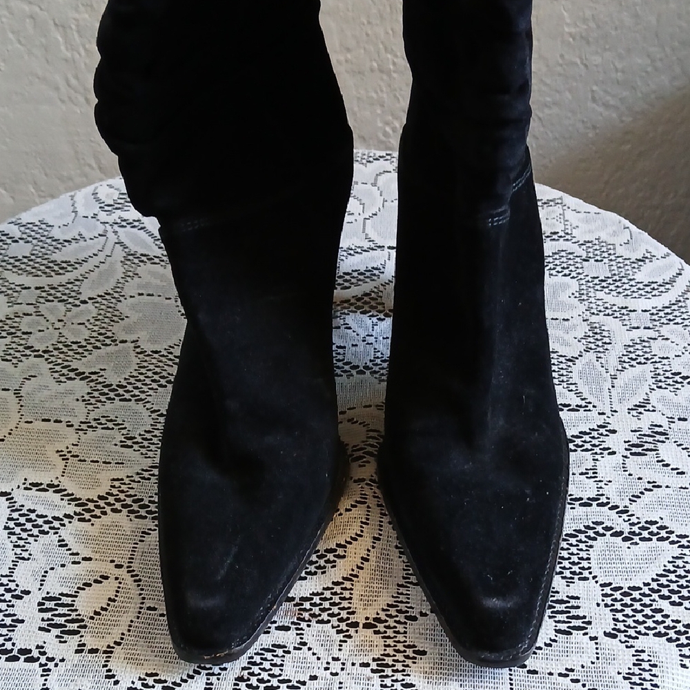 Stuart Weitzman Black Suade Heeled Boots Sleek Design
